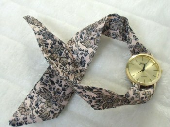 Montre originale bracelet foulard fleurs liberty beige