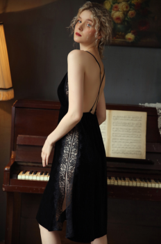 nuisette-mi-longue-velours-noir-dentelle-2