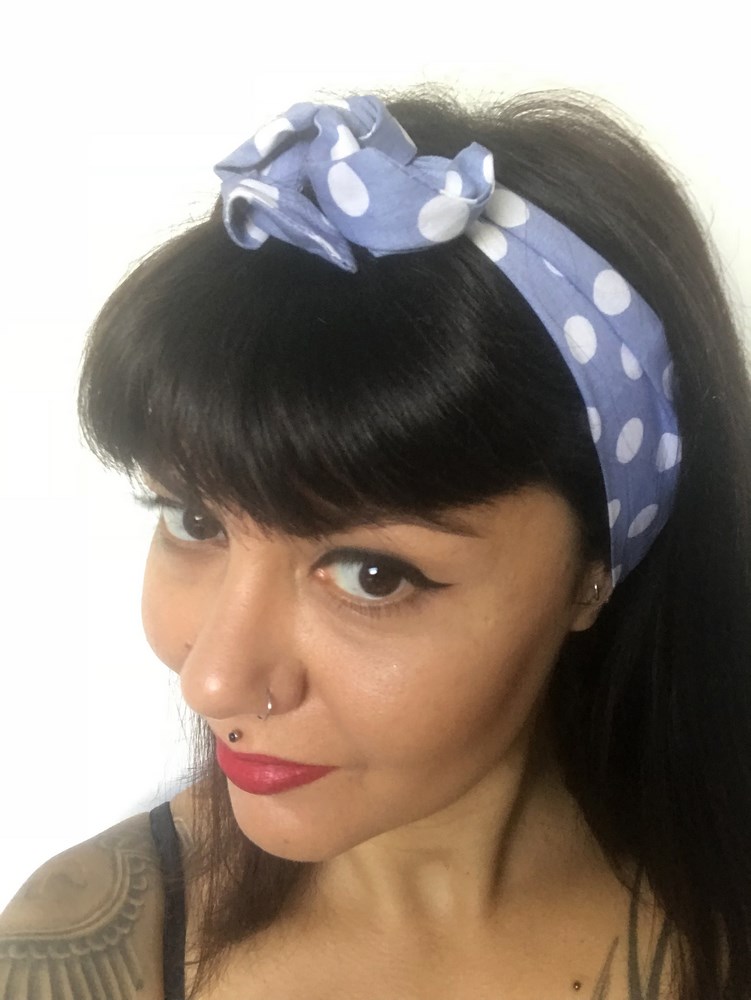 Bandeau cheveux rigide modulable bleu ciel gros pois blancs