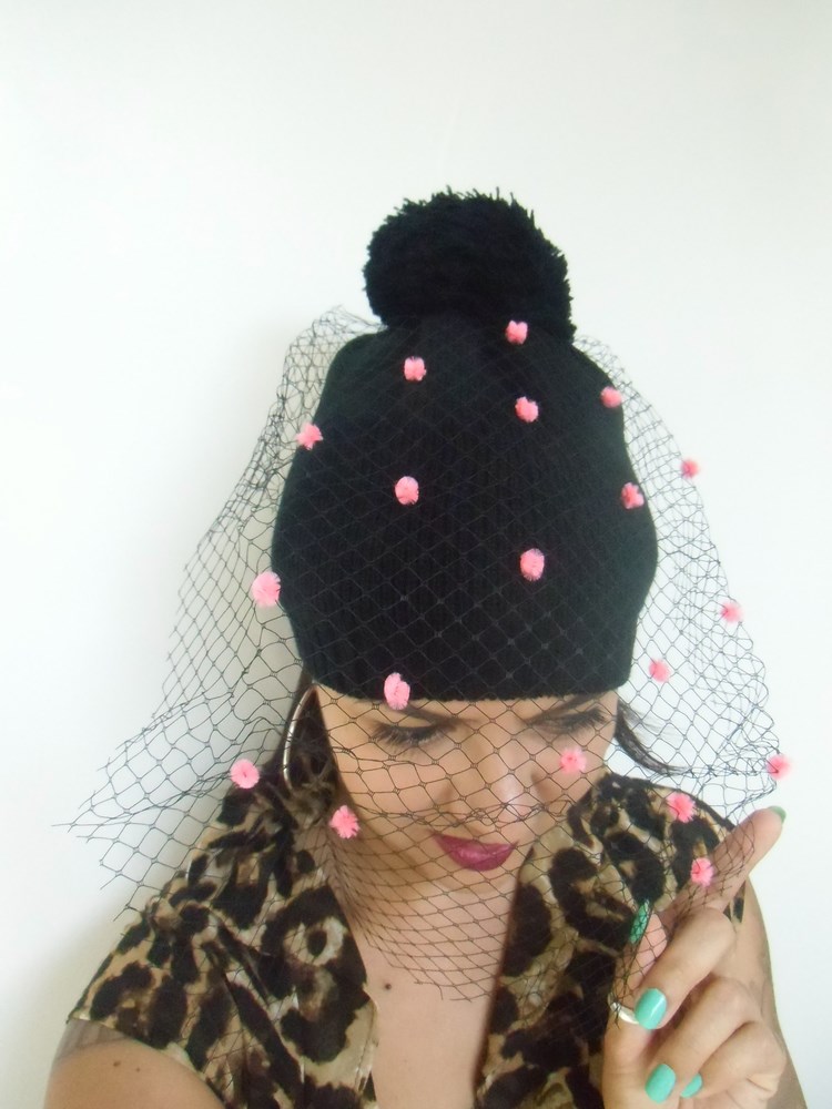 Bonnet original streetwear voilette mouches roses