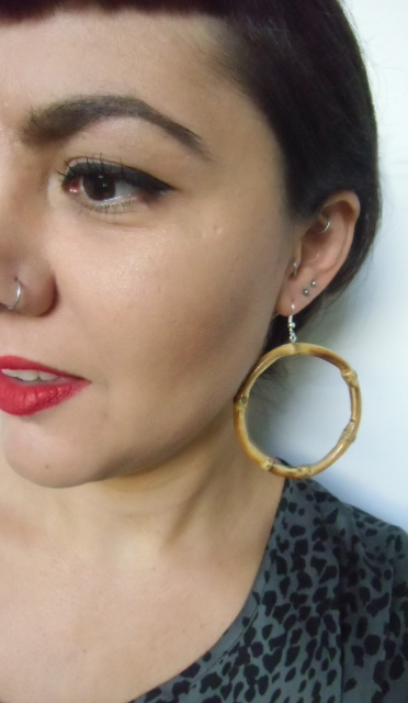 Boucles d'oreilles tiki hawaii anneaux bois bambou pinup