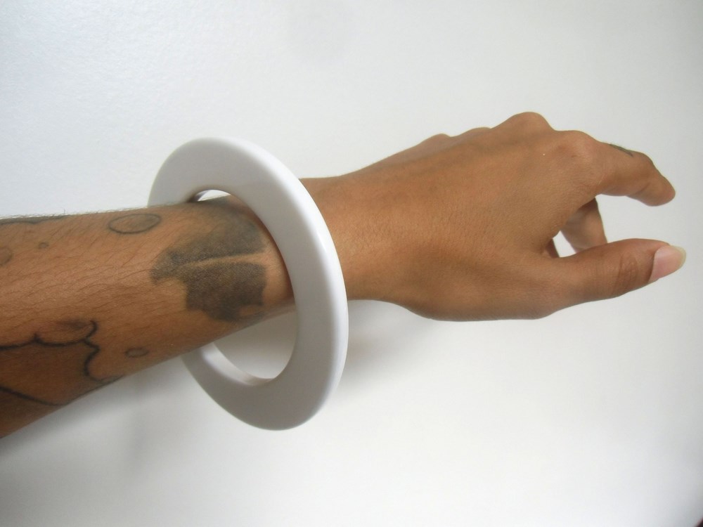 Bracelet rétro en résine blanche années 60