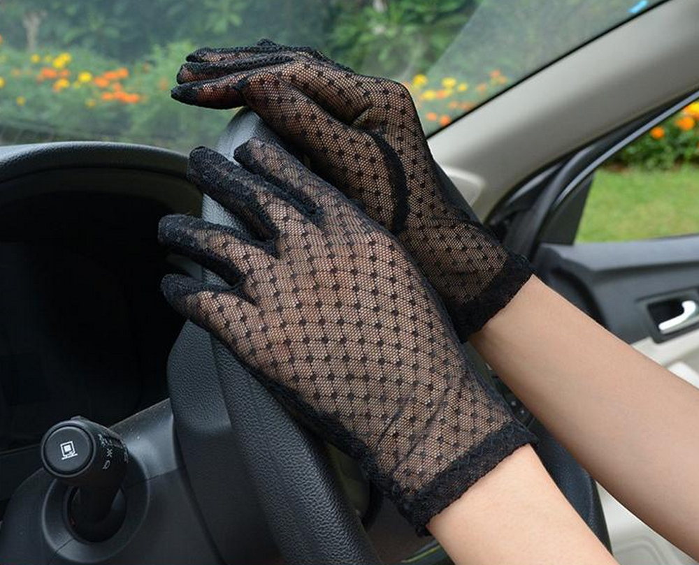 Gants courts en résille noire fine à pois pinup rétro