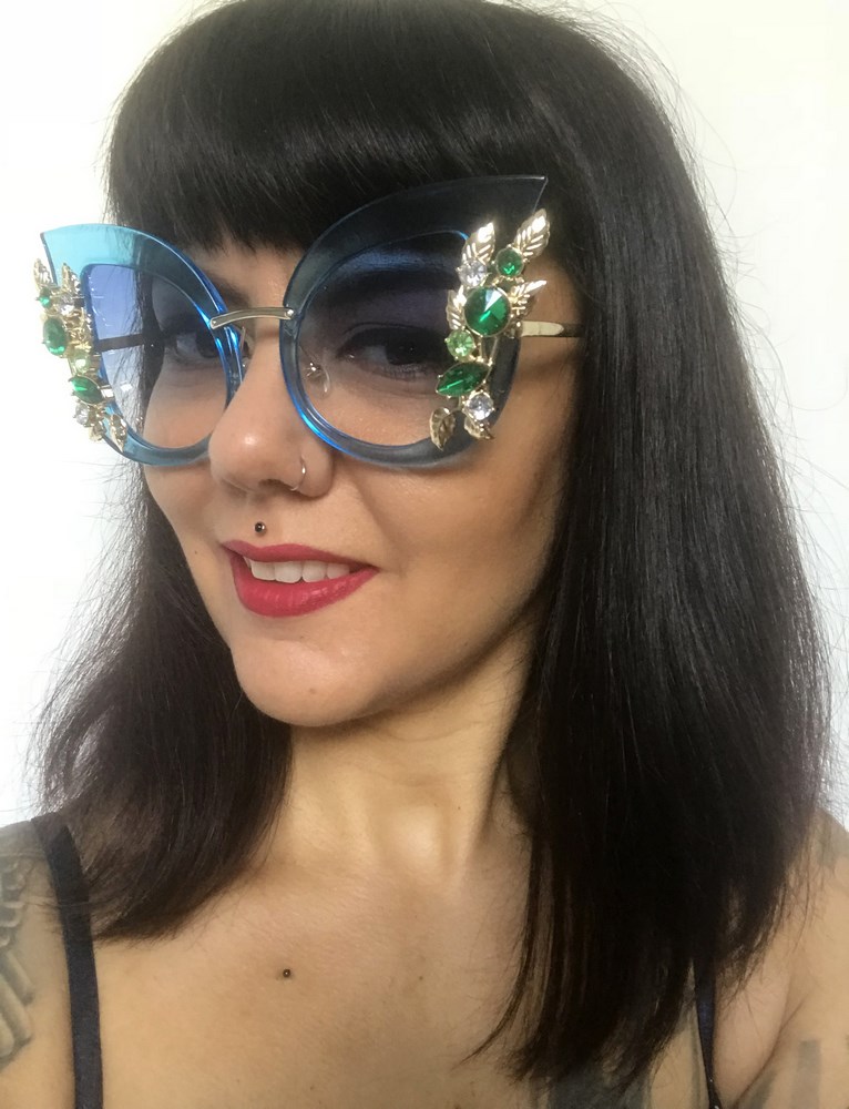 Lunettes de soleil originales rococo bleu strass pinup