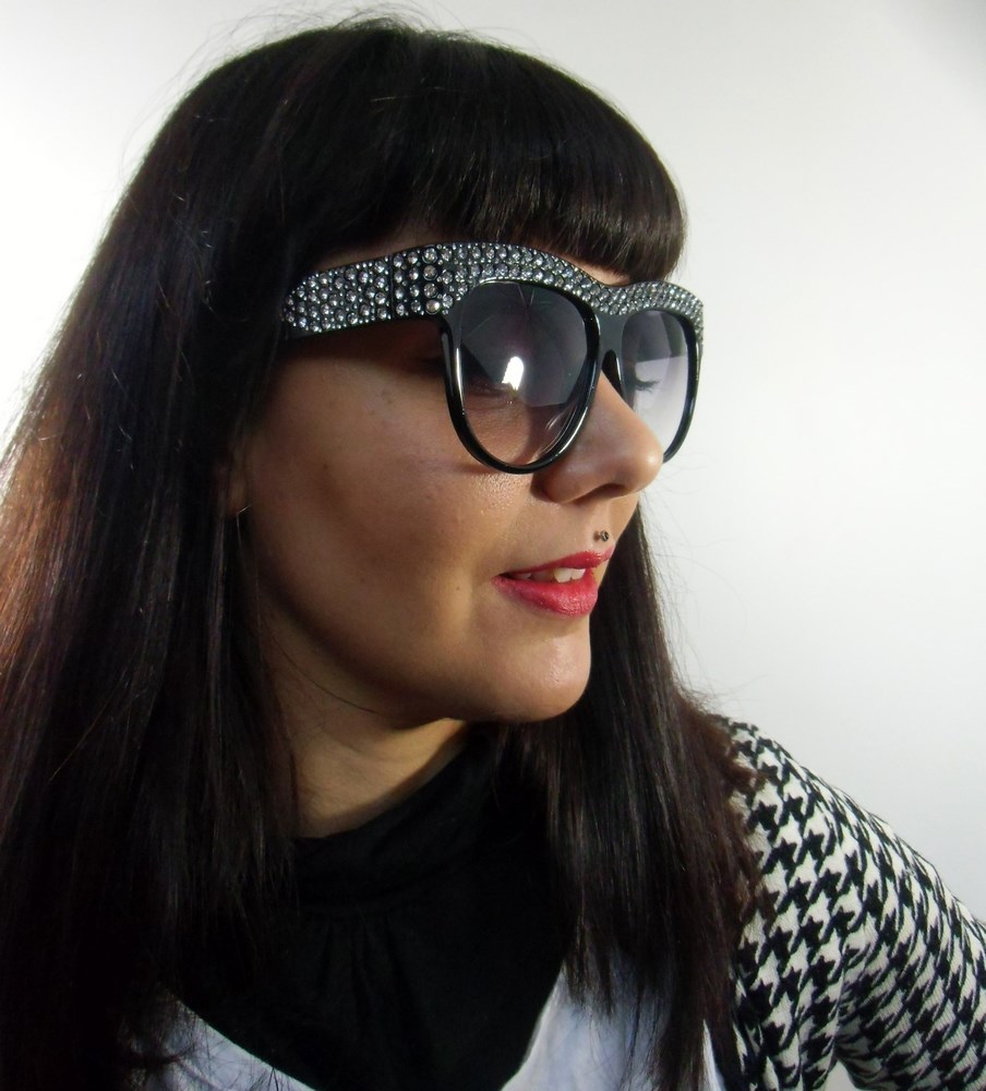 Lunettes de soleil oversize noires à strass