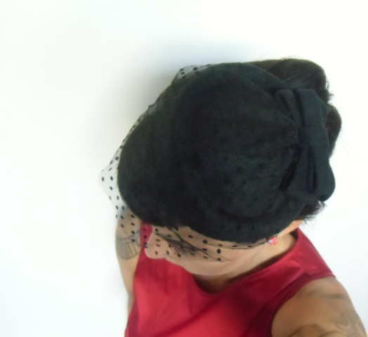 Mini chapeau bibi rétro vintage noir voilette de coquetterie plumetis pois pinup 