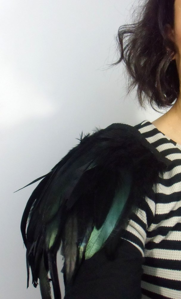 Paire d'épaulettes en plumes noires originales 3 broches