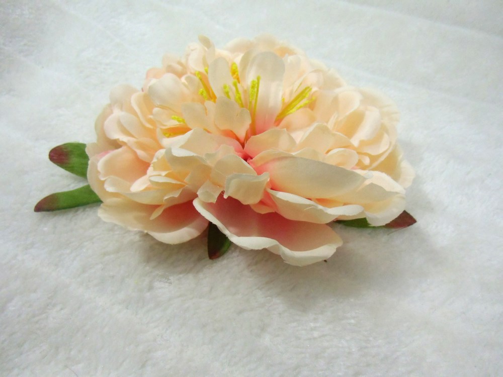 Grosse fleur rose blanche pince clip cheveux et broche coiffure rétro