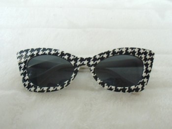 Lunettes de soleil papillon monture pied de poule