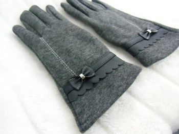 Gants gris tactiles hiver rétro tissu épais noeud simili