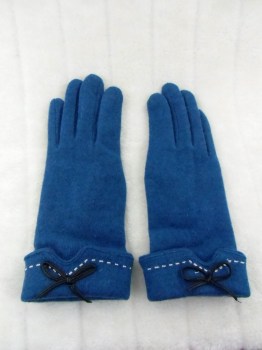Gants bleus canard hiver rétro en laine unie surpiqure et noeud