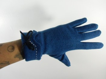 Gants bleus canard hiver rétro en laine unie surpiqure et noeud