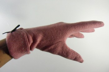 Gants roses hiver rétro en laine unie surpiqure et noeud