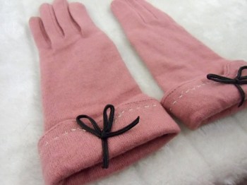 Gants roses hiver rétro en laine unie surpiqure et noeud