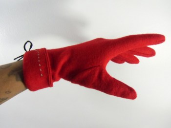 Gants rouges hiver rétro en laine unie surpiqure et noeud