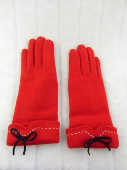 Gants rouges hiver rétro en laine unie surpiqure et noeud