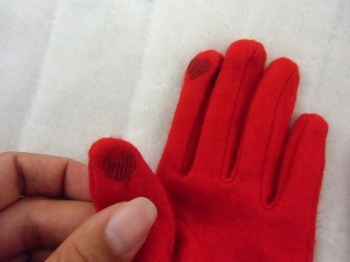 Gants rouges hiver rétro en laine unie surpiqure et noeud