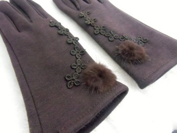 Gants marrons tactiles hiver rétro fleurs crochet et pompon