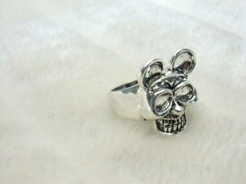 Bague originale tête de mort crâne Mickey skull