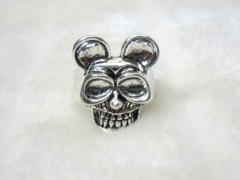 Bague originale tête de mort crâne Mickey skull