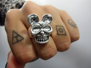 Bague originale tête de mort crâne Mickey skull