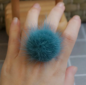 bague-reglable-rgentee-pompon-fourrure-bleu-canard