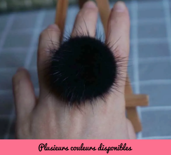 bague-reglable-rgentee-pompon-fourrure-noir-texte