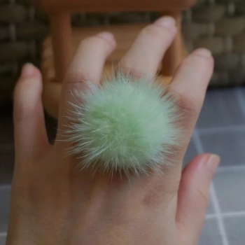 bague-reglable-rgentee-pompon-fourrure-vert-menthe