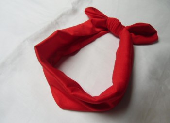 Bandeau élastique rouge à noeud coiffure rétro pinup