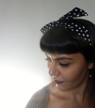 Bandeau cheveux rigide modulable noir à pois blancs