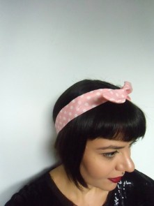 Bandeau à cheveux rigide modulable tissu corail à pois