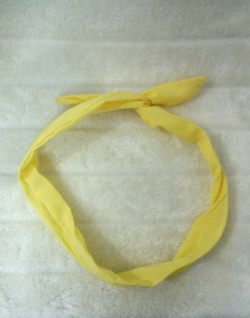 Bandeau à cheveux rigide modulable couleur uni jaune pâle