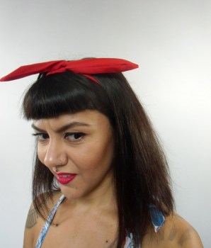 Bandeau à cheveux rigide modulable uni rouge