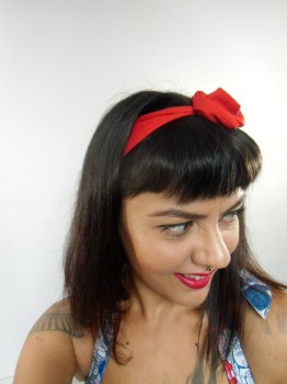 Bandeau à cheveux rigide modulable uni rouge