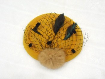 Mini chapeau jaune moutarde pompon beige fausse fourrure