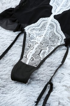 body-string-noir-blanc-dentelle-tour-cuisses-13