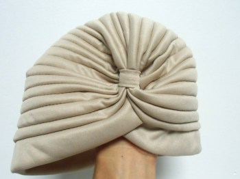 Bonnet turban beige original, pinup et rétro pour l'hiver