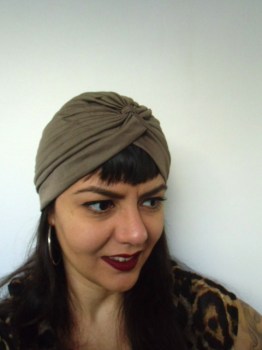 Bonnet turban taupe original, pinup et rétro pour l'hiver