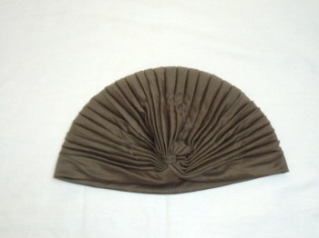 Bonnet turban taupe original, pinup et rétro pour l'hiver
