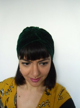 Bonnet turban original en velours vert émeraude