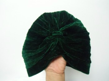 Bonnet turban original en velours vert émeraude