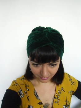 Bonnet turban original en velours vert émeraude