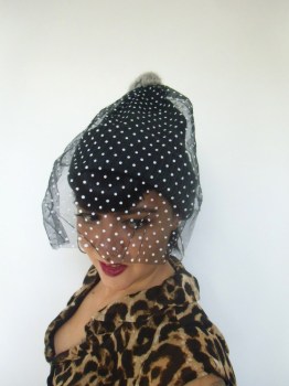 Bonnet original streetwear voilette de coquetterie pompons