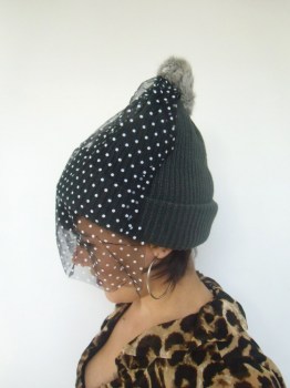 Bonnet original streetwear voilette de coquetterie pompons