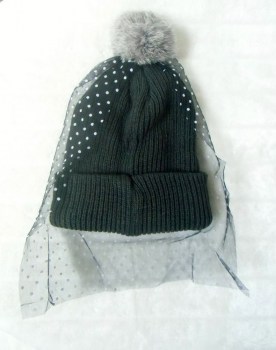 Bonnet original streetwear voilette de coquetterie pompons