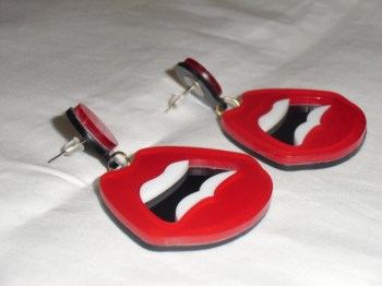 Boucles d'oreilles acrylique bouche rouge sexy cartoon