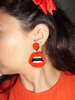 Boucles d'oreilles acrylique bouche rouge sexy cartoon