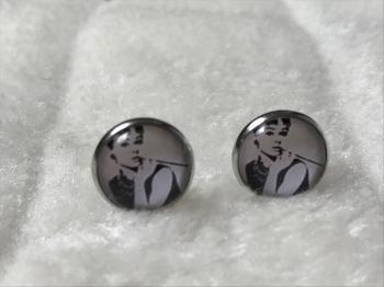 boucles-doreilles-cabochons-verre-puces-audrey-hepburn