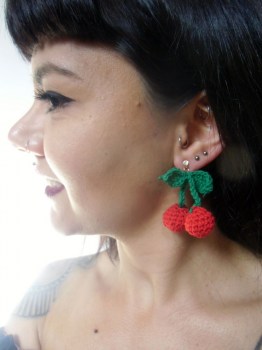 Boucles d'oreilles cerises rouges en crochet