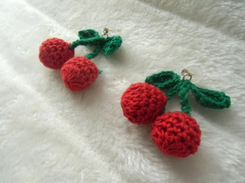 Boucles d'oreilles cerises rouges en crochet